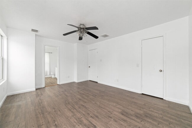 Building Photo - 10106 Farrell Dr