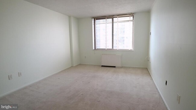 Building Photo - 3705 S George Mason Dr