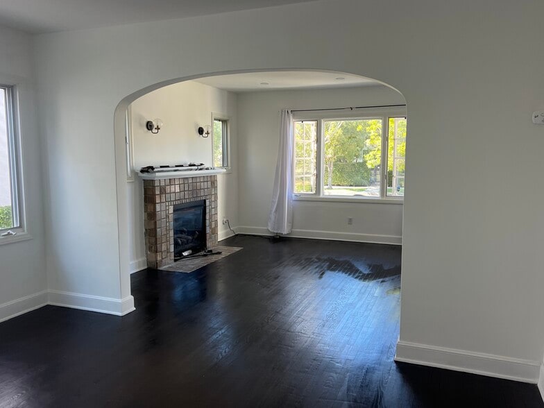 Building Photo - 1234 Keniston Ave