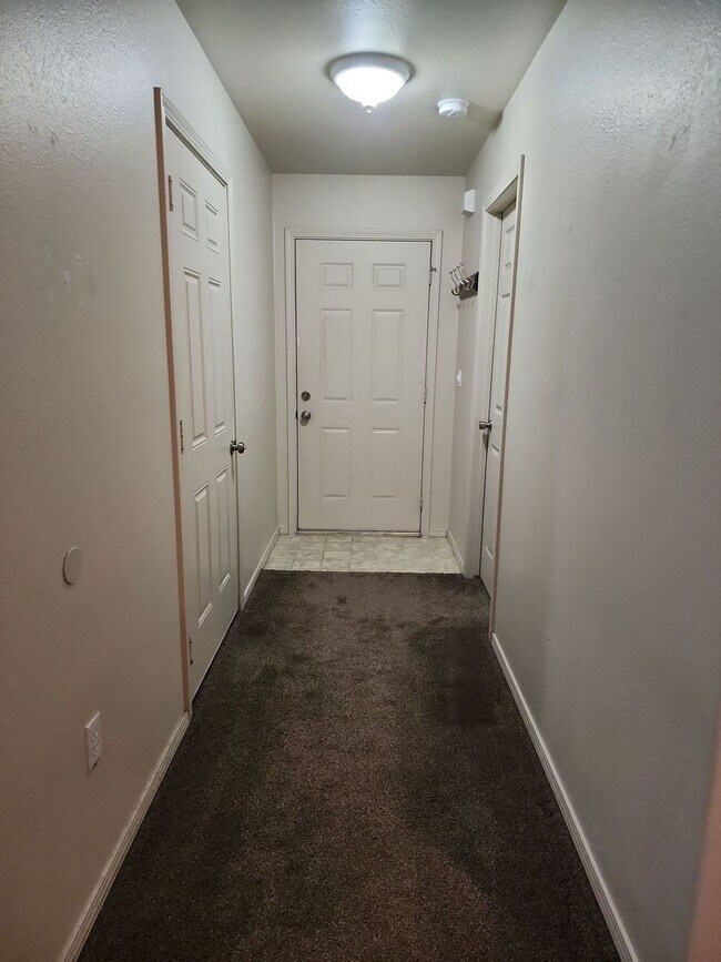 Building Photo - 3 bed 2 bath w/ garage in Ephrata