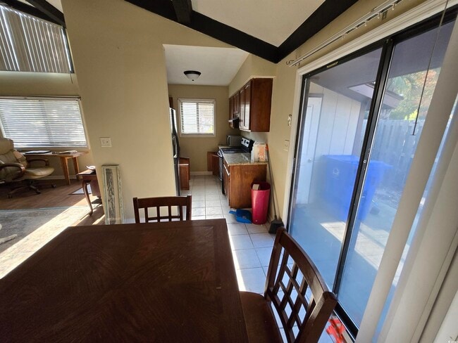 Building Photo - 604 35th Ave N