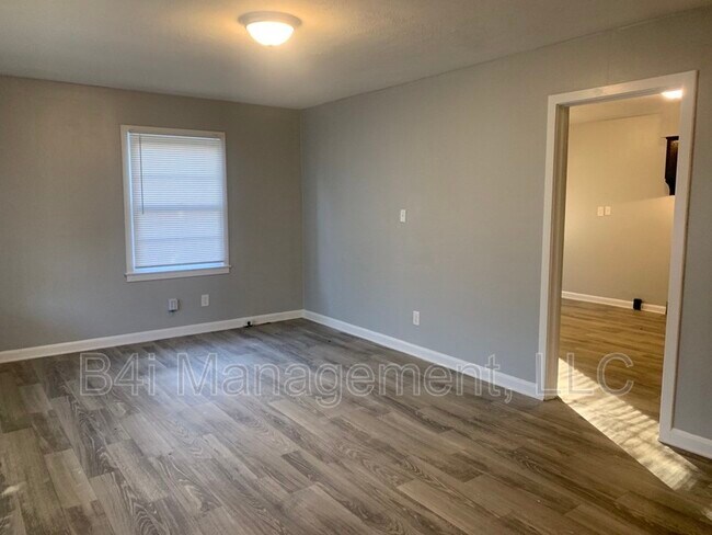 Building Photo - 1045 Enoch Dr