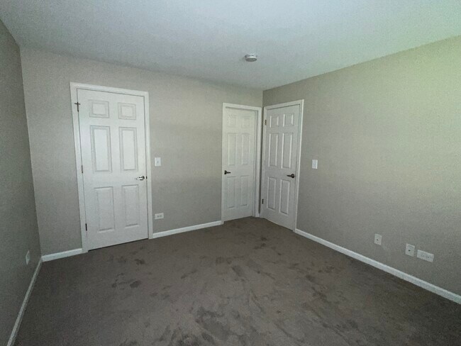 Building Photo - 320 Crestview Dr