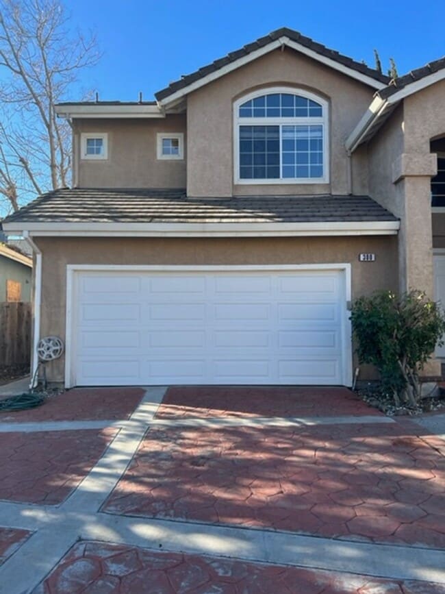 Building Photo - Spacious 4-Bedroom Home in a Quiet Tracy C...