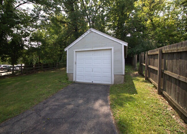 Building Photo - 7831 Camargo Rd