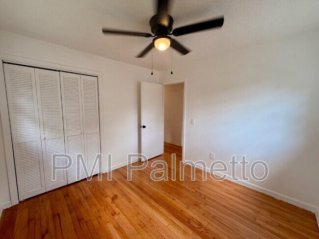 Building Photo - 1805 Carousel Cir