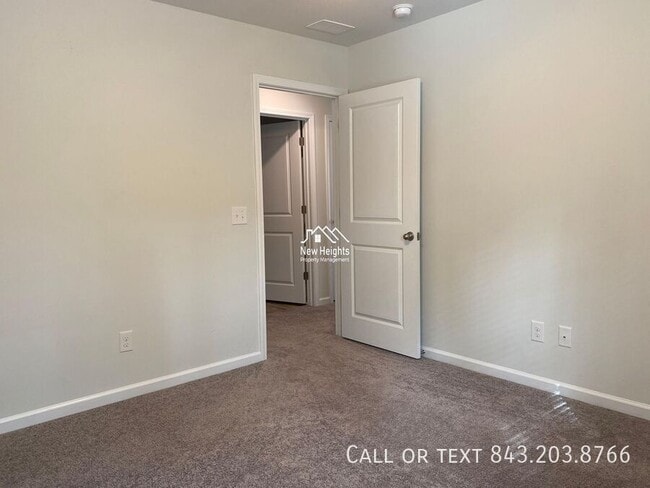 Building Photo - 2641 Alamanda Dr