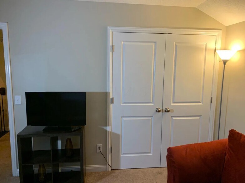 Building Photo - 7873 Waggoner Trace Dr