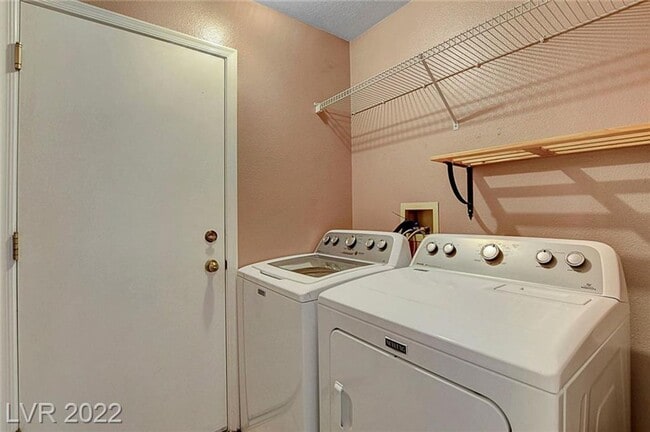Building Photo - Turnkey 55+ Townhome in Sun City MacDonald...