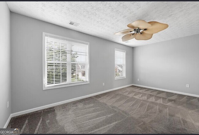 Building Photo - 3040 Village Run Dr
