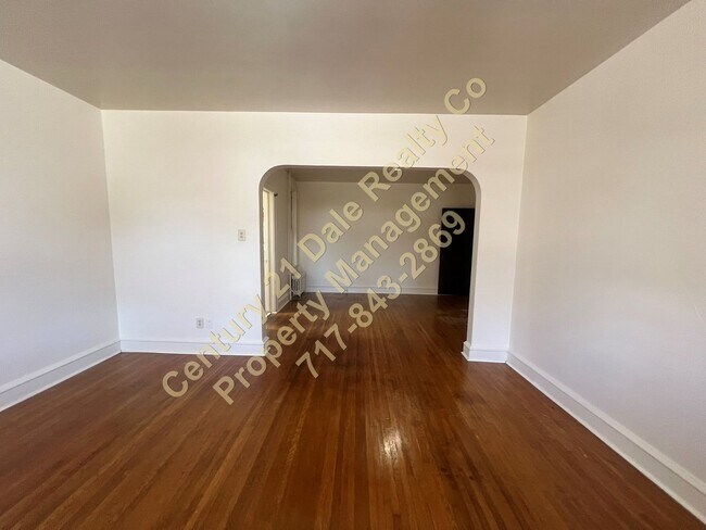 Building Photo - 423-425-425 N Franklin St