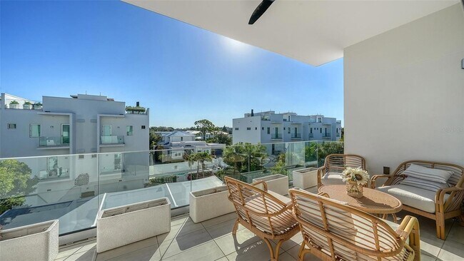 Building Photo - 635 S Orange Ave