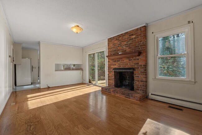 Building Photo - Charming 3-bedroom, 2-bath traditional home situated less than two miles from Clemson University!