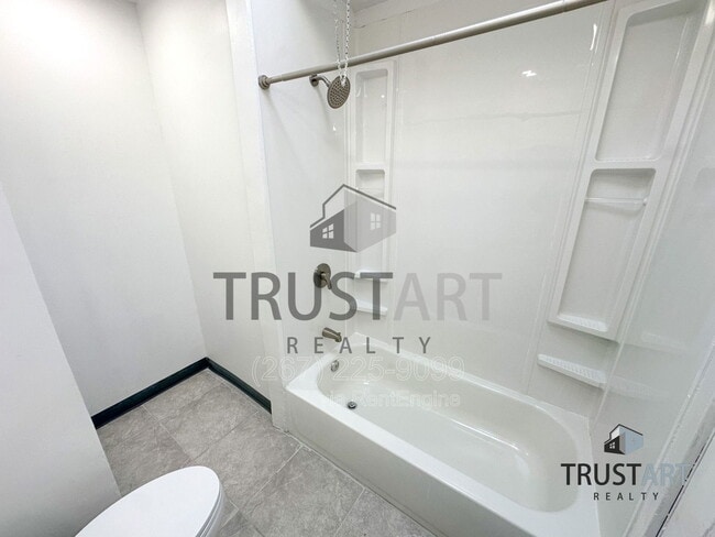 Building Photo - 805 Lindley Ave