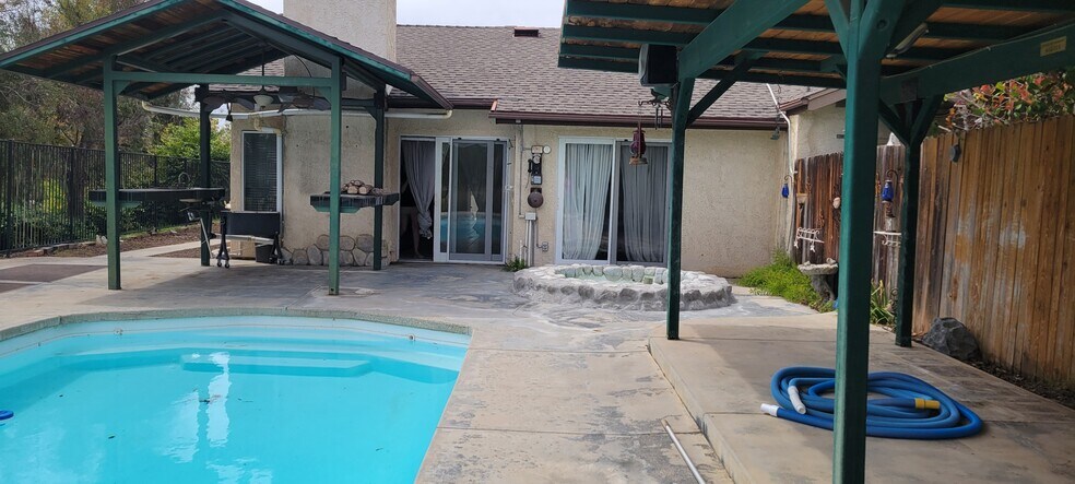 pool and spa - 6828 Chapman Pl