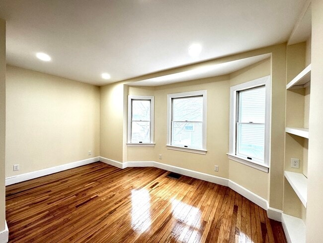 Building Photo - 98 Safford St