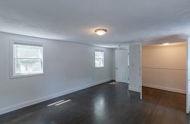 Building Photo - 56 Pine St