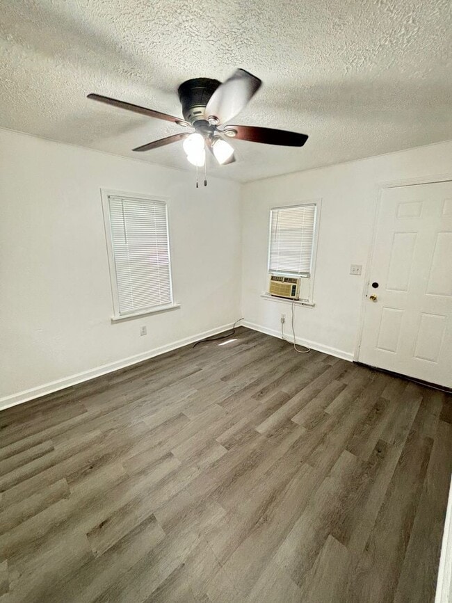 Building Photo - 418 N High St