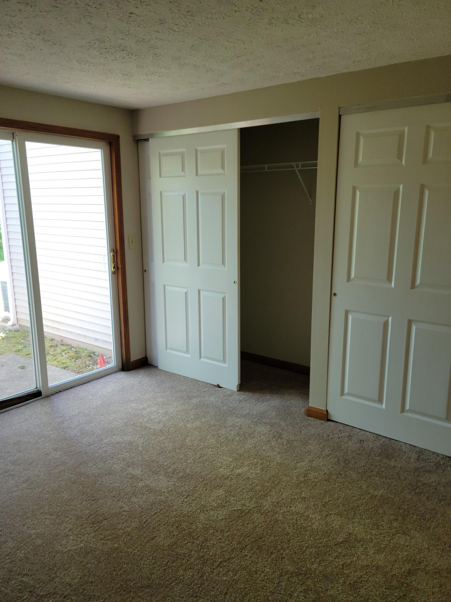 Building Photo - 703 Village Dr