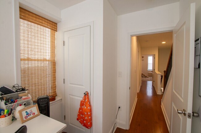 Building Photo - Beautiful Point Breeze Townhome