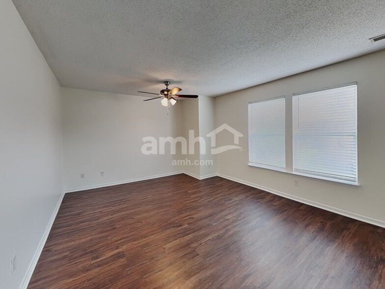 Building Photo - 6887 Merritt Ridge Way