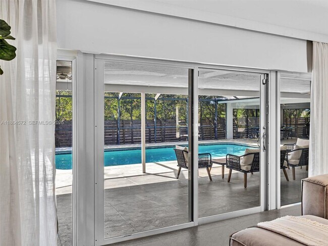 Building Photo - 840 S Southlake Dr