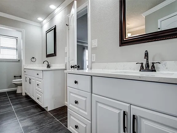 Building Photo - 8966 Hialeah Cir S