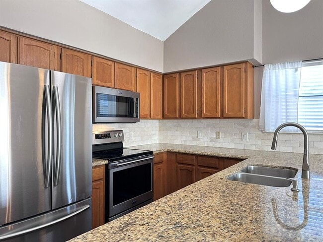 Building Photo - 20 Lakeview Village