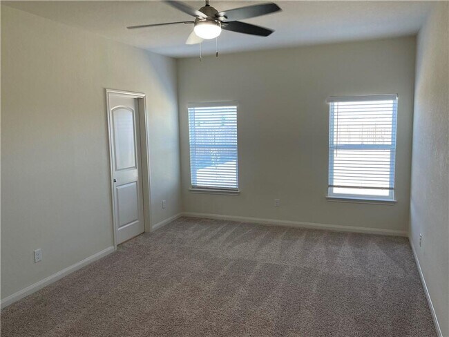 Building Photo - 1252 Violet Ln