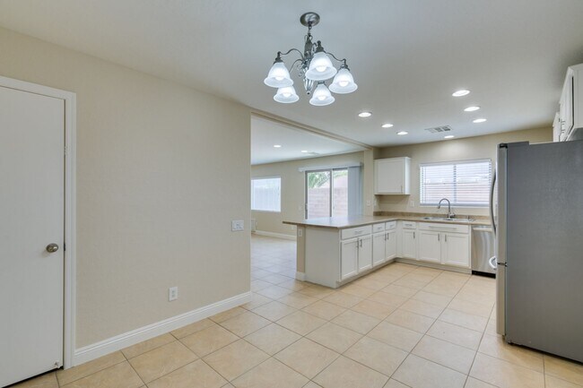 Building Photo - Upgraded spacious 4bedroom home near Mountains Edge!