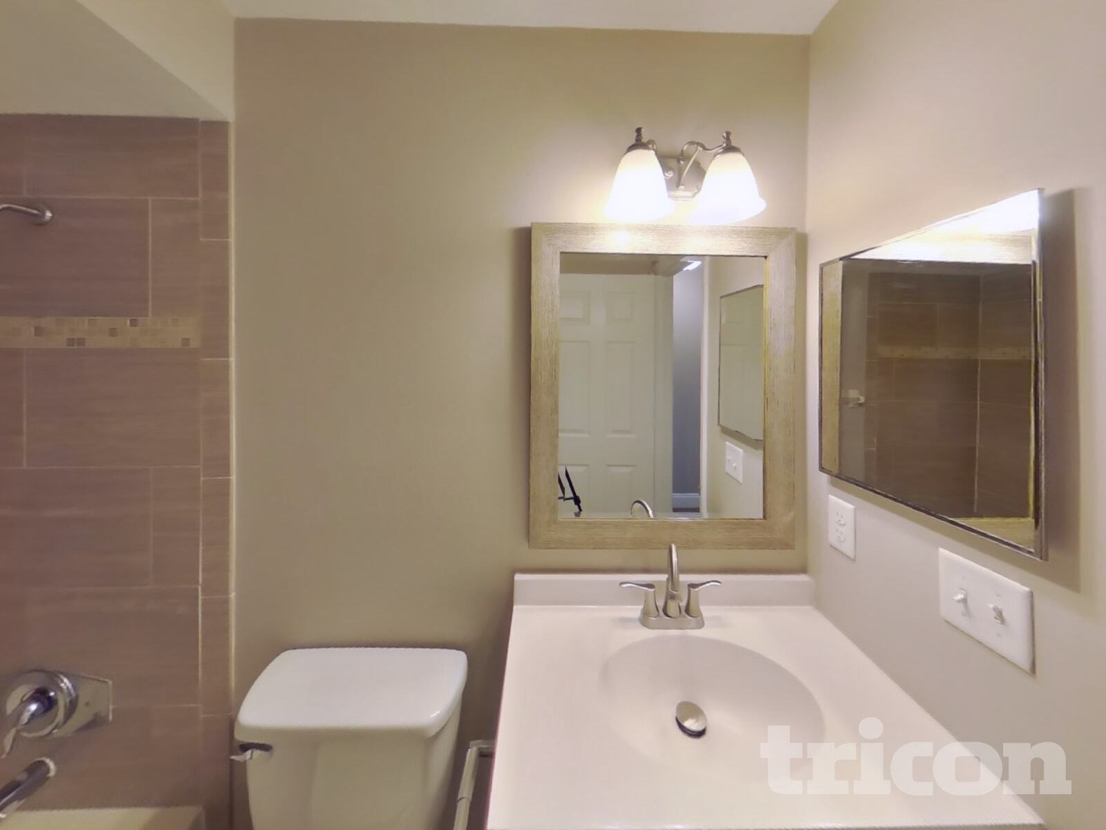 Building Photo - 10919 Livingston Dr