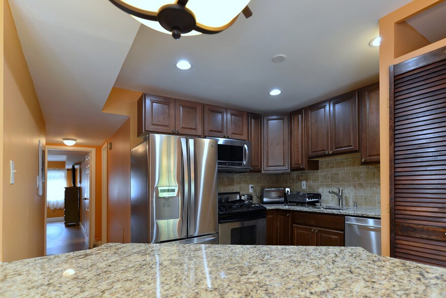 Building Photo - 18601 Walkers Choice Rd