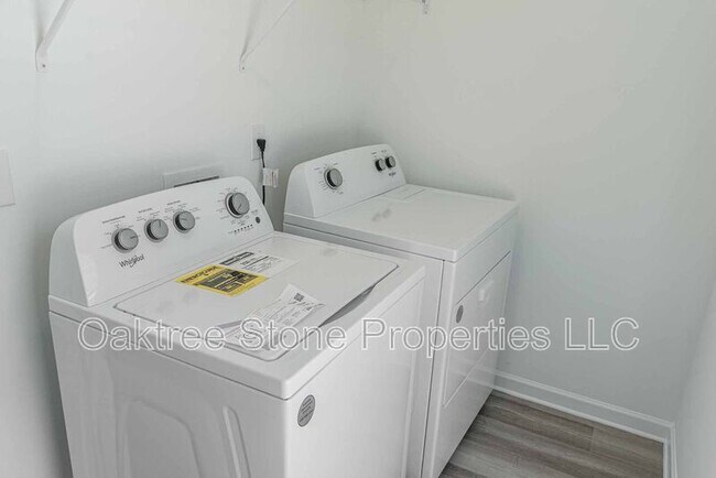 Building Photo - 3378 Skyland Dr