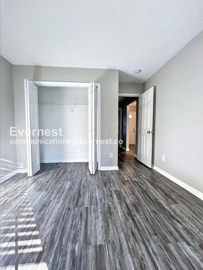 Building Photo - Limited Time Special Offer / 3 Bed, 2 Bath Home with Attached Garage and Hookups