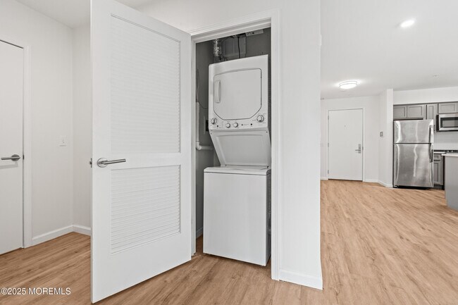 Building Photo - 165 Pavilion Ave