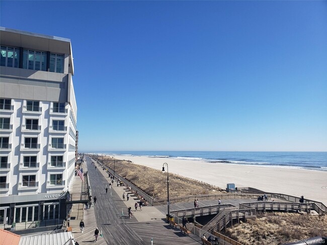 Building Photo - 100 W Broadway