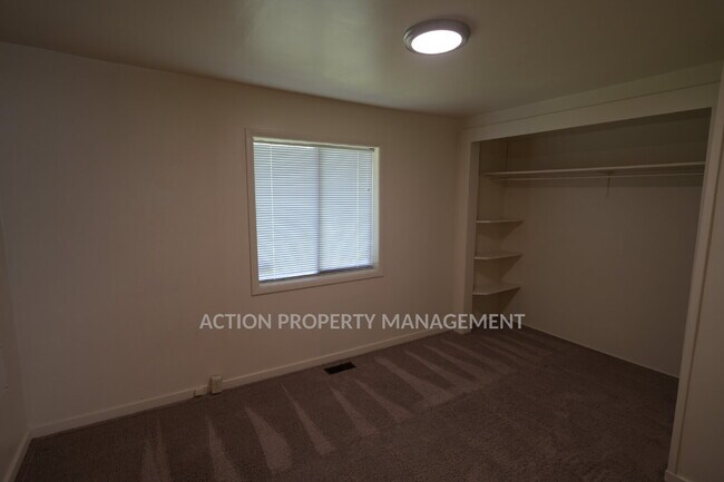 Building Photo - 3 bed 1 bath home in Port Angeles