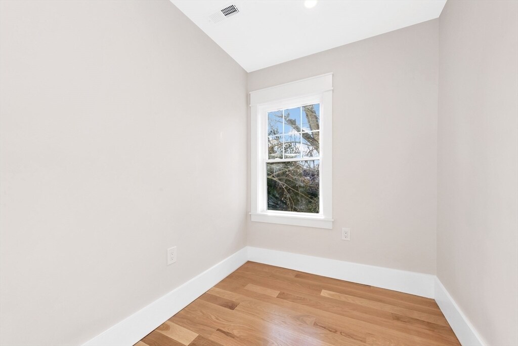 Building Photo - 140 Rindge Ave