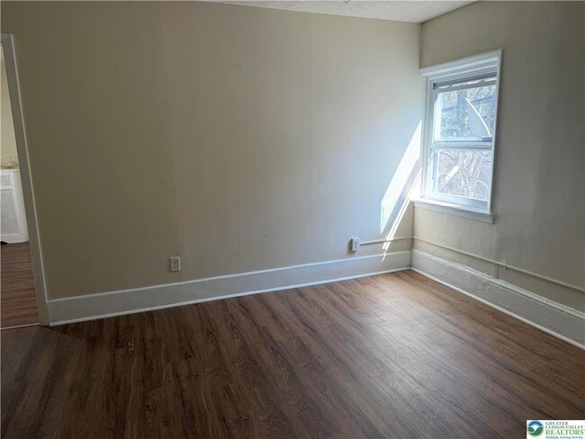 Building Photo - 1201 E 4th St