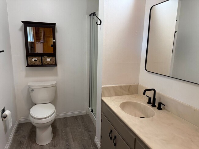 Building Photo - Desirable St Francis Neighborhood