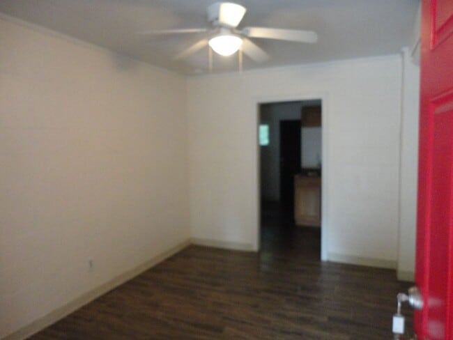 Building Photo - Nice recently Remodel 2 bedroom/1 bath duplex