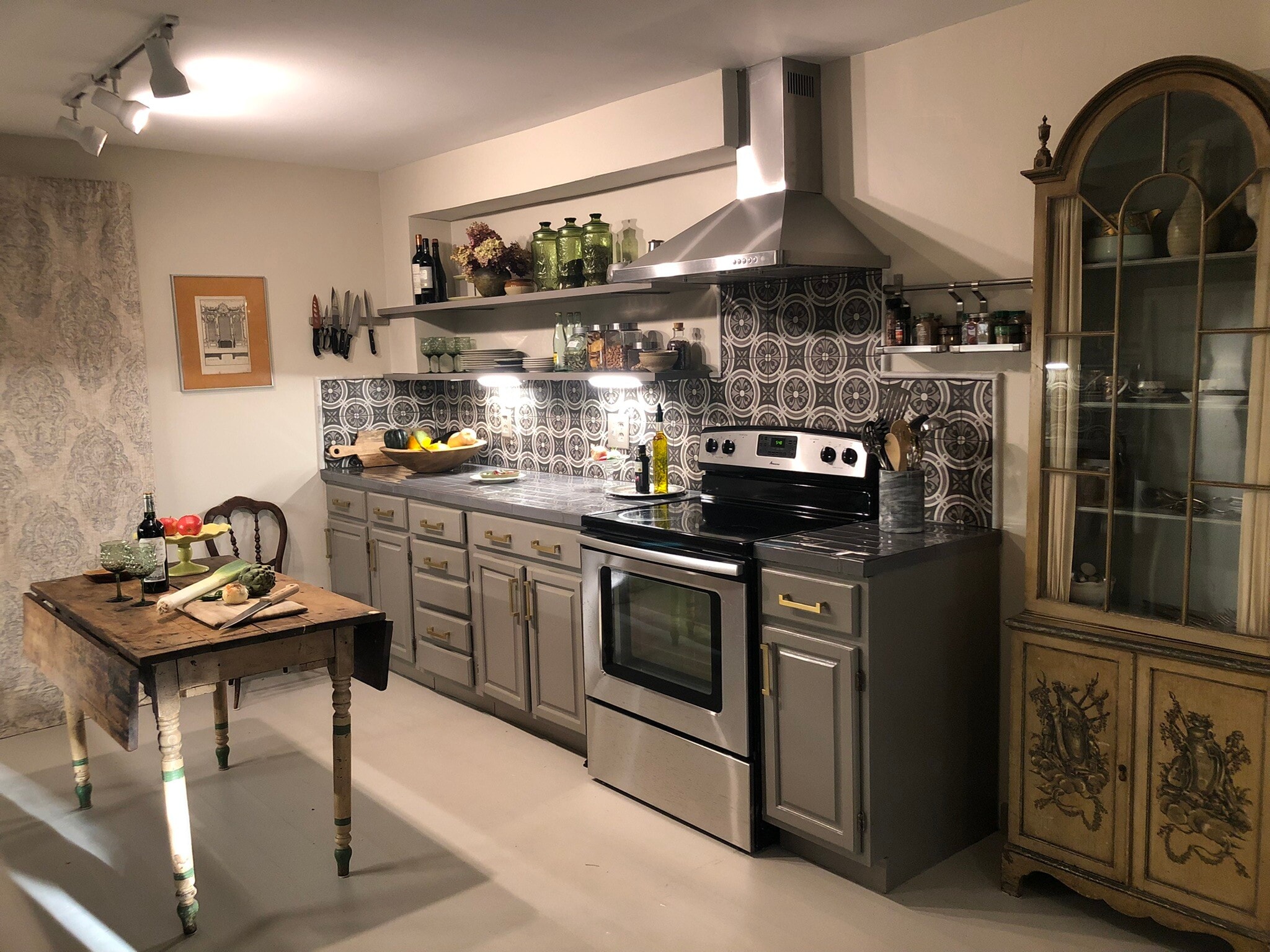 Building Photo - 388 Eichybush Rd