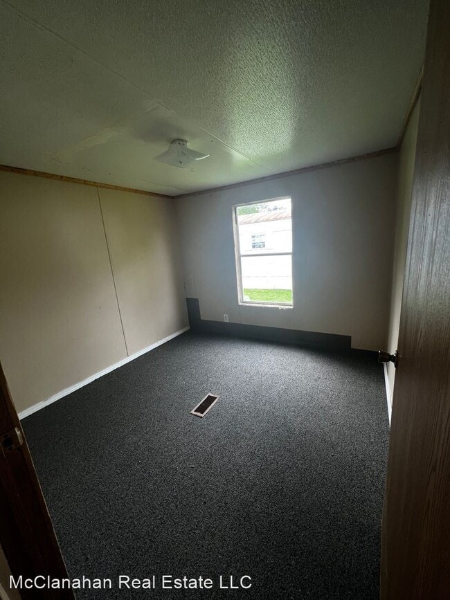 Building Photo - 3 br, 1 bath House - 1300 West Mar Elm St....