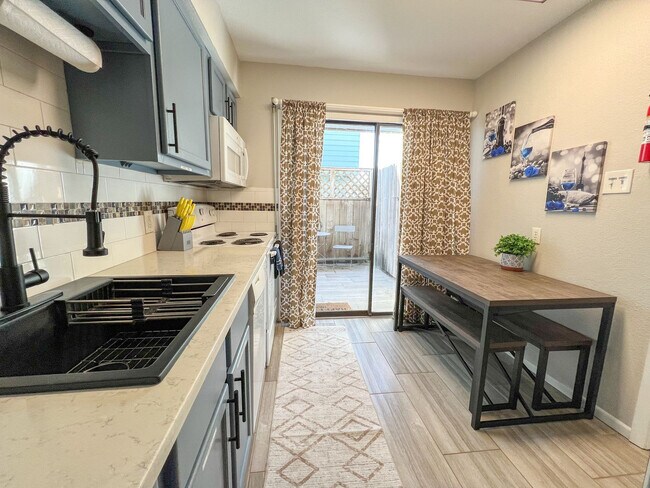 Building Photo - 14898 Granada Dr