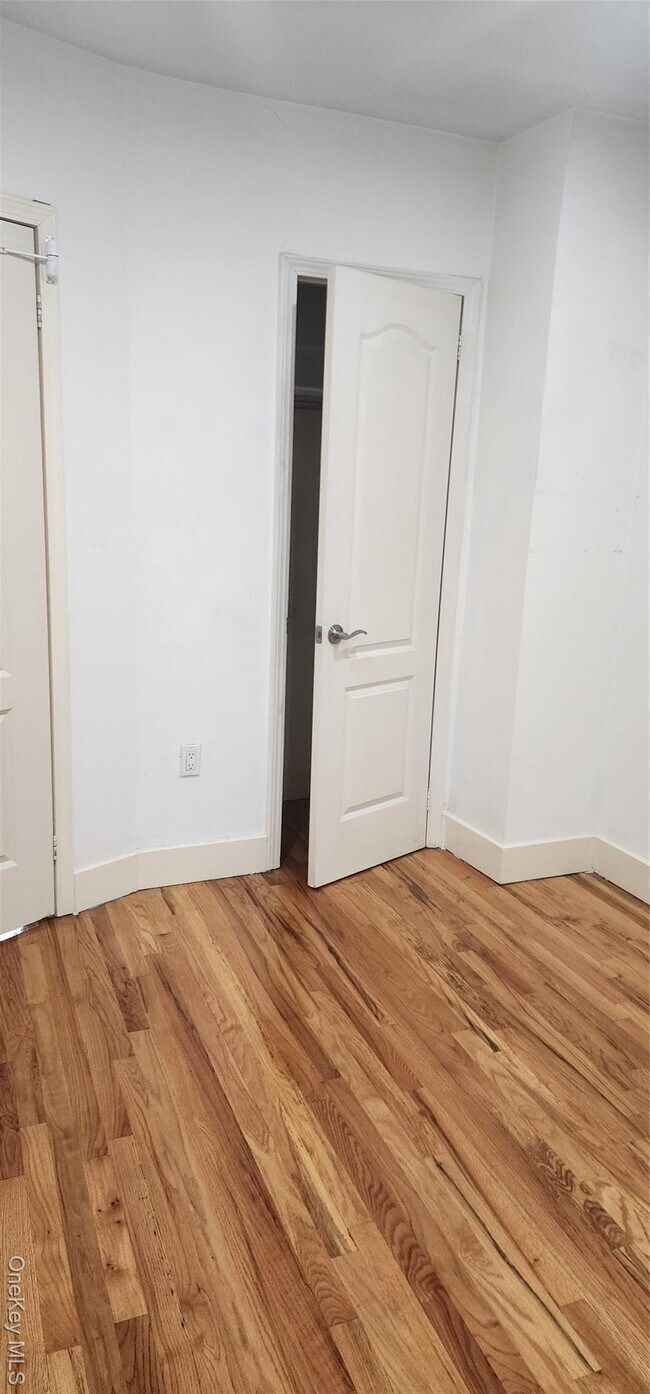 Building Photo - 452 Linwood St