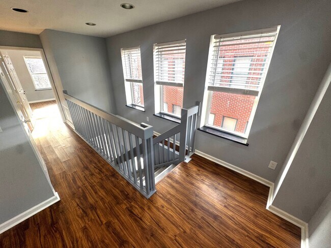 Building Photo - 133 Walton St