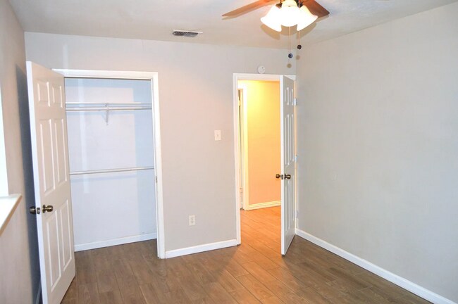 Building Photo - 5729 Emerson Dr