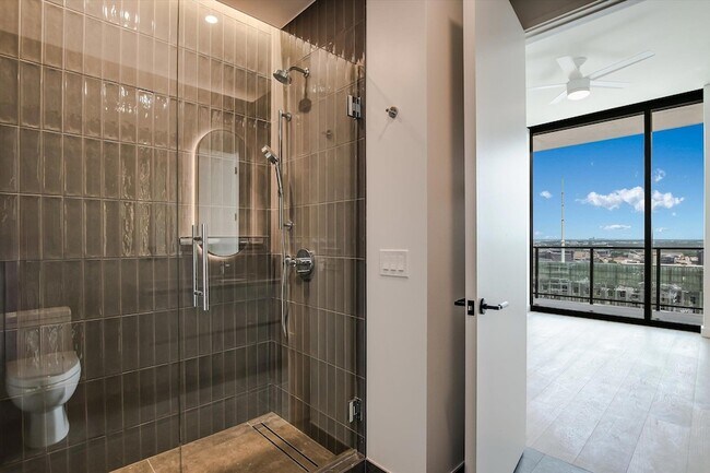 Building Photo - 610 Davis St