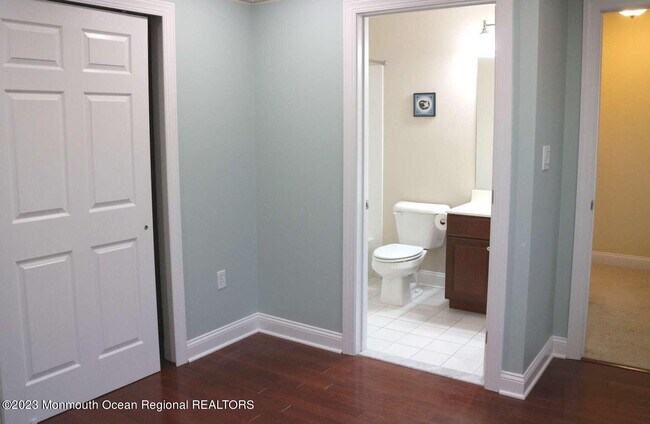 Building Photo - 601 April Way