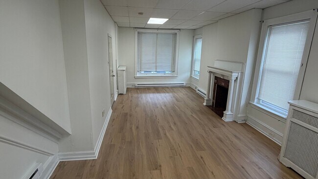 Building Photo - 136 S Madison St